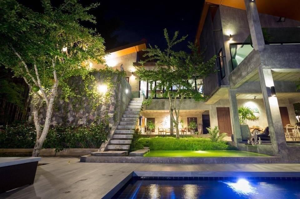 Beautiful Modern Balinese Pool Villa surrouded by rice paddies