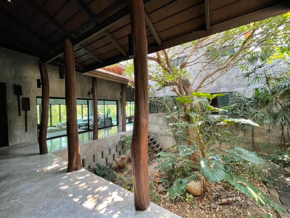 Beautiful Modern Balinese Pool Villa surrouded by rice paddies
