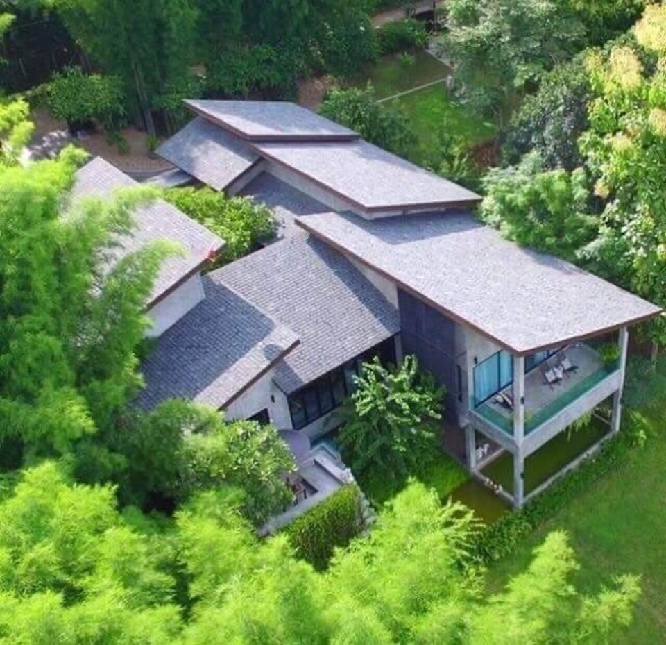 Beautiful Modern Balinese Pool Villa surrouded by rice paddies