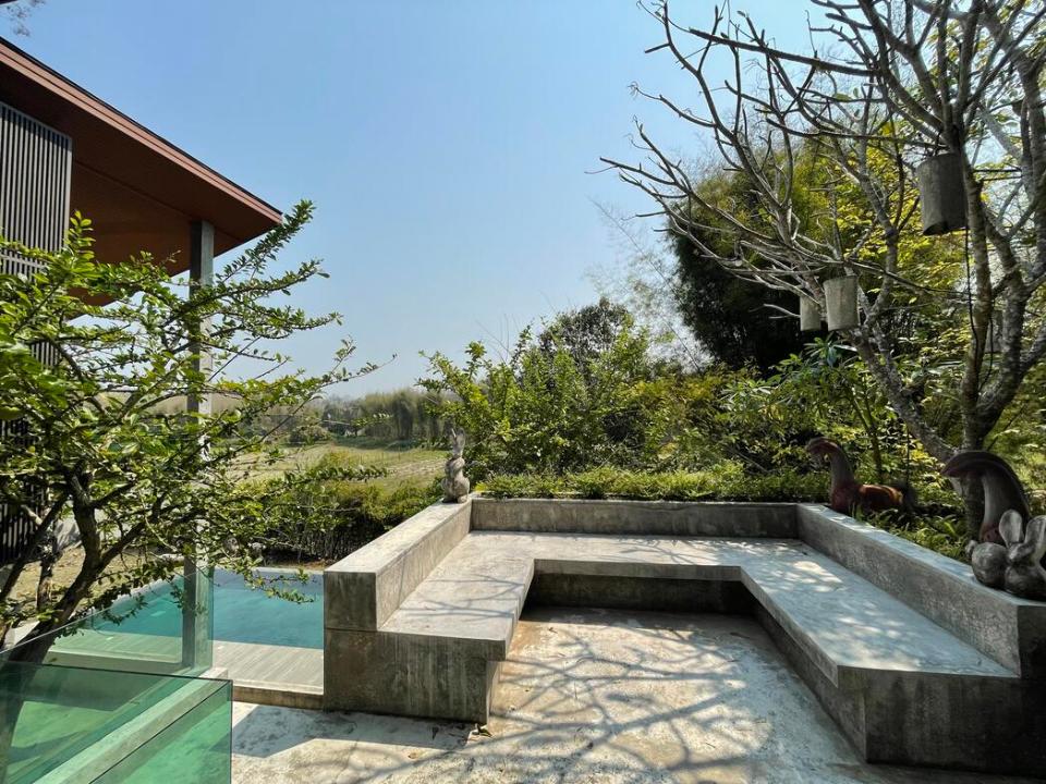 Beautiful Modern Balinese Pool Villa surrouded by rice paddies