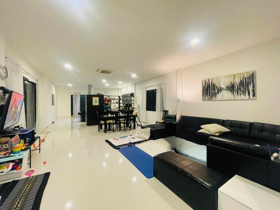 Modern Solar Pool House in Nong Hoi only 5 minutes to 89 Plaza 10 minutes to the City Center ID LPHR22006