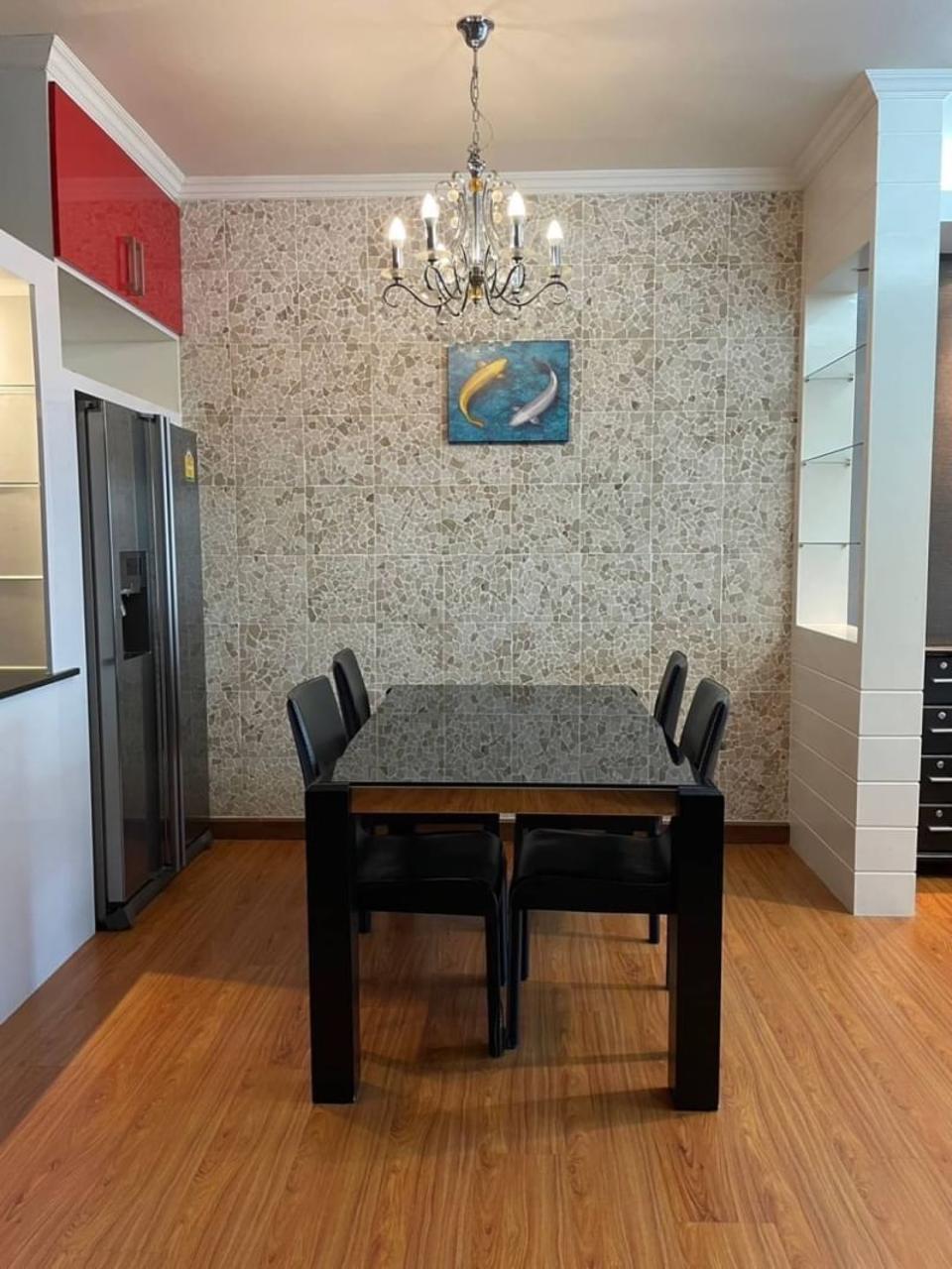 A Spacious Duplex Condo 2 Bedrooms with Balcony Pool View In Town Only 10 Minutes To City Center Nimmanhaemin
