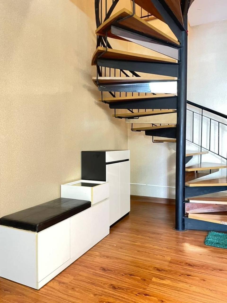 A Spacious Duplex Condo 2 Bedrooms with Balcony Pool View In Town Only 10 Minutes To City Center Nimmanhaemin