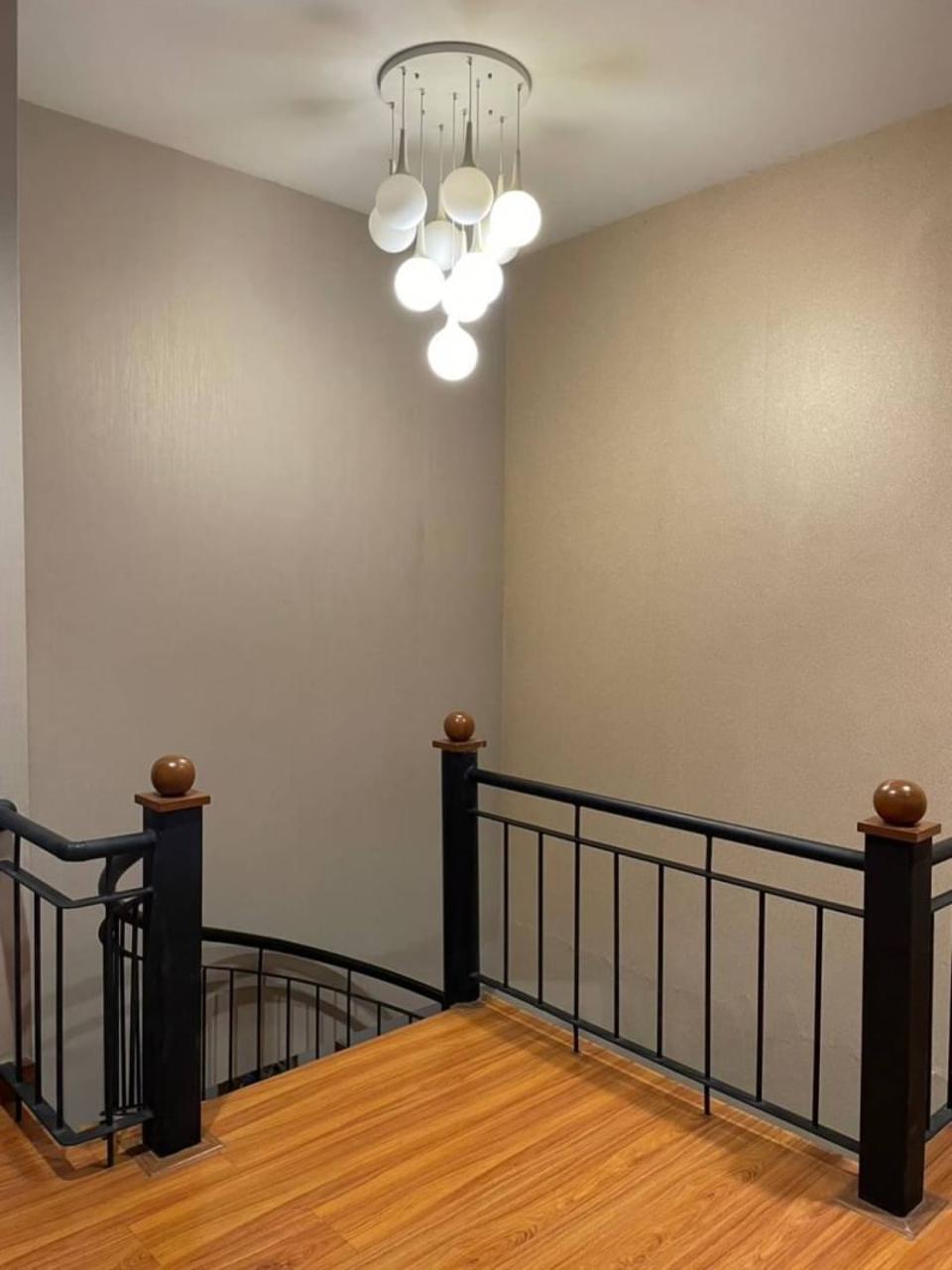 A Spacious Duplex Condo 2 Bedrooms with Balcony Pool View In Town Only 10 Minutes To City Center Nimmanhaemin