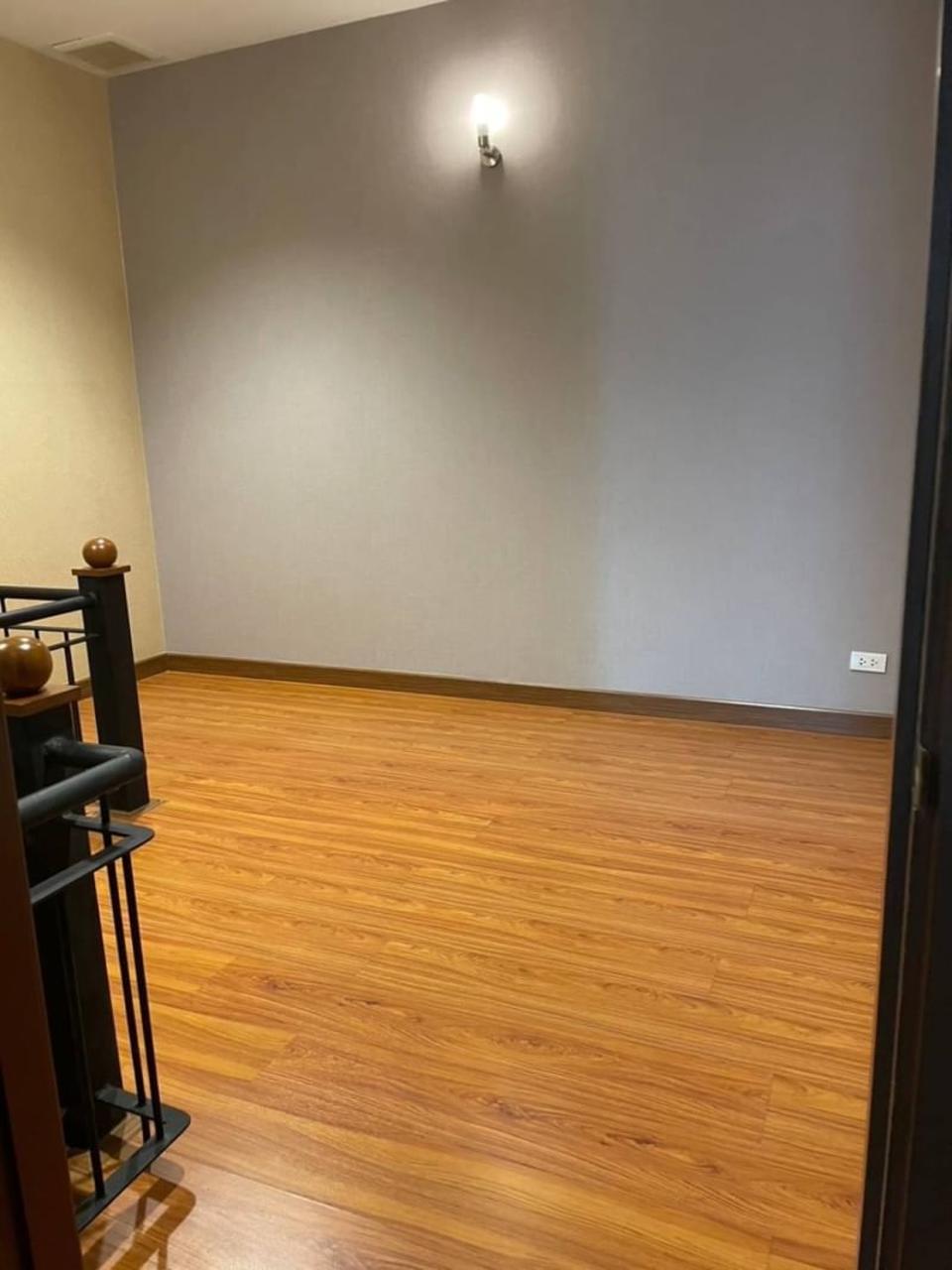 A Spacious Duplex Condo 2 Bedrooms with Balcony Pool View In Town Only 10 Minutes To City Center Nimmanhaemin