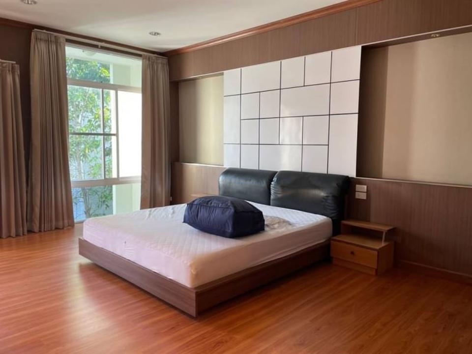 A Spacious Duplex Condo 2 Bedrooms with Balcony Pool View In Town Only 10 Minutes To City Center Nimmanhaemin
