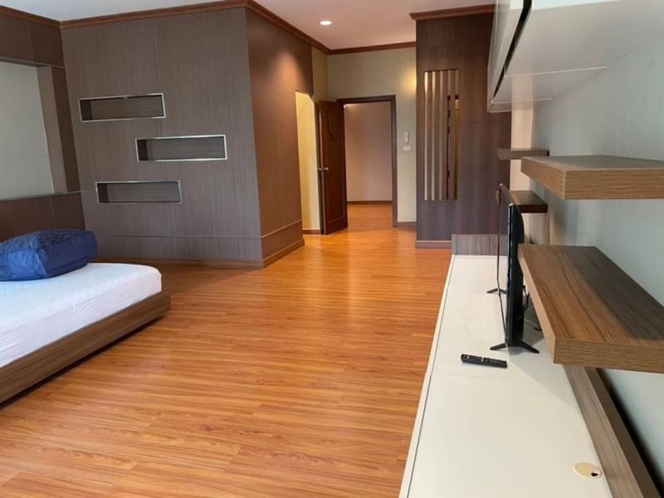 A Spacious Duplex Condo 2 Bedrooms with Balcony Pool View In Town Only 10 Minutes To City Center Nimmanhaemin