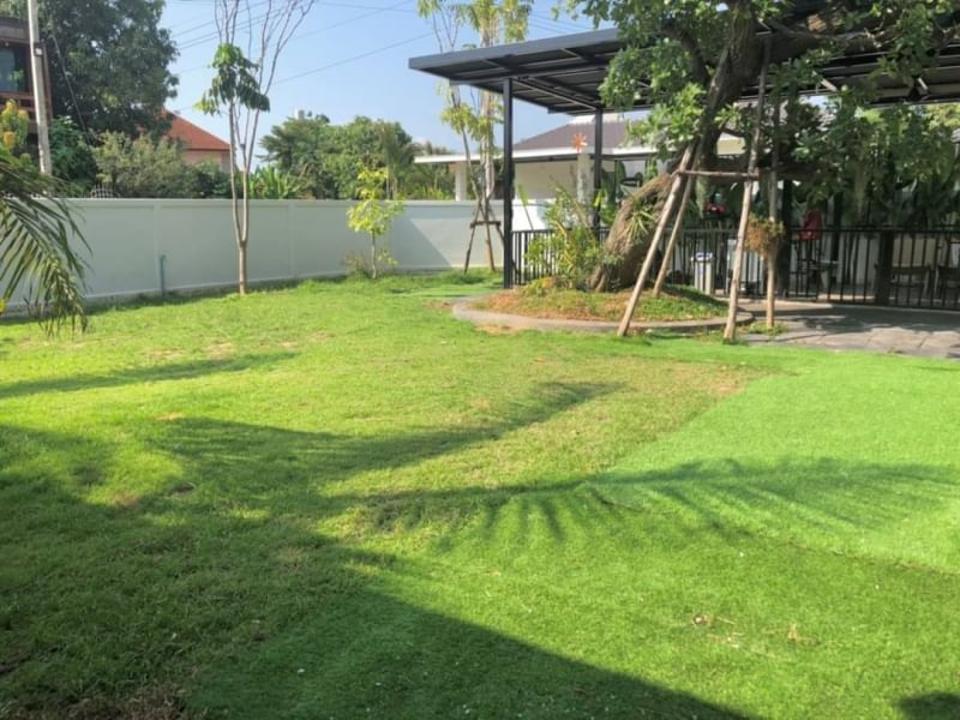 ขายบ้านสวย 1 ชั้น 3 ห้องนอน มีสวนกว้างสวยงาม อยู่ในโครงการหมู่บ้านโรยัลวิว เข้าเมืองเพียง 10 นาที