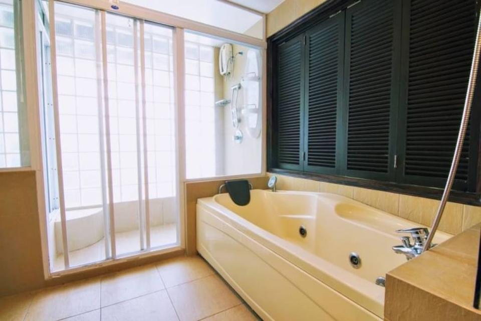 Beautiful Timeless Lanna Contemporary Garden 2-Storey House On A Large Land Only 15 Minutes To City Center