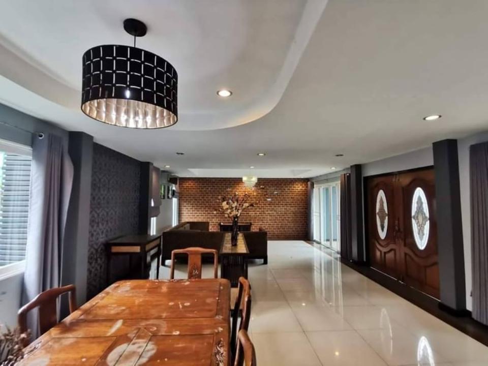 A Cozy Family Pool House Located In The Gated Community Near Big C Mae Hia & Rachapruek Royal Park only 15 minutes drive to the City Centre