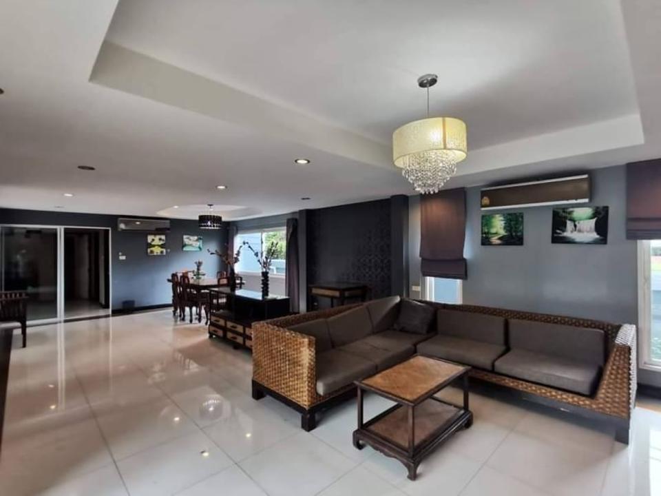 A Cozy Family Pool House Located In The Gated Community Near Big C Mae Hia & Rachapruek Royal Park only 15 minutes drive to the City Centre