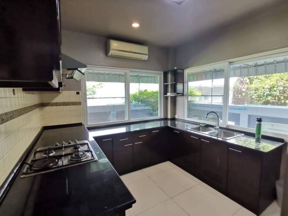 A Cozy Family Pool House Located In The Gated Community Near Big C Mae Hia & Rachapruek Royal Park only 15 minutes drive to the City Centre