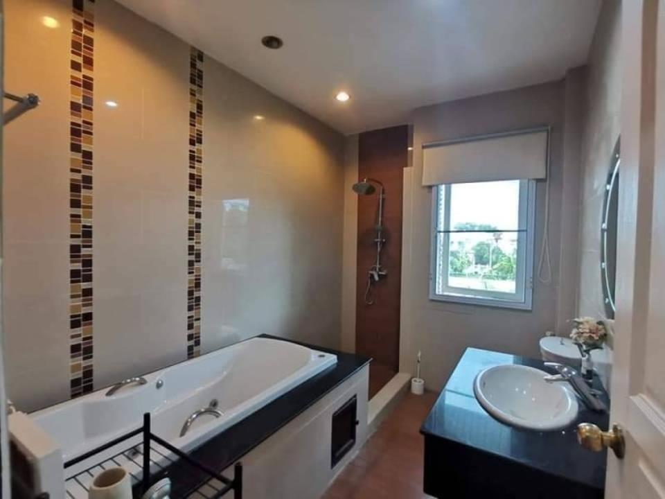 A Cozy Family Pool House Located In The Gated Community Near Big C Mae Hia & Rachapruek Royal Park only 15 minutes drive to the City Centre