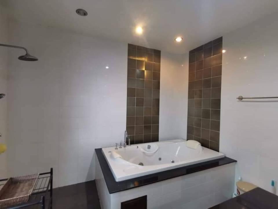 A Cozy Family Pool House Located In The Gated Community Near Big C Mae Hia & Rachapruek Royal Park only 15 minutes drive to the City Centre