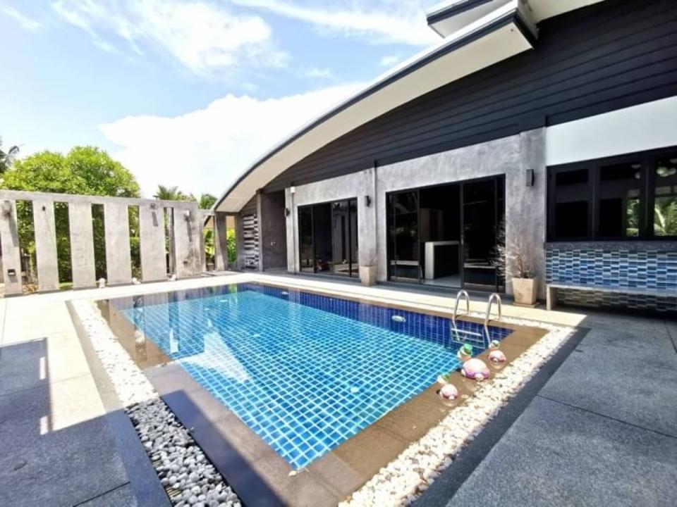 A Modern Loft Stylish Pool House With Big Pond On The Large Land Plot Only 15 minutes driving to the City Centre