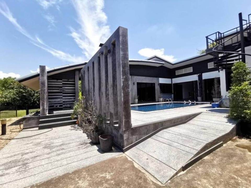 A Modern Loft Stylish Pool House With Big Pond On The Large Land Plot Only 15 minutes driving to the City Centre