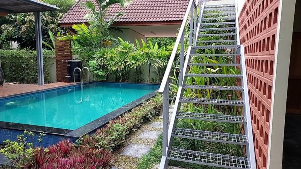 Luxury New Homey Minimalist Pool Villa 4 Bedrooms only 10 minutes to the town