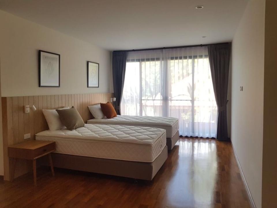 Luxury New Homey Minimalist Pool Villa 4 Bedrooms only 10 minutes to the town