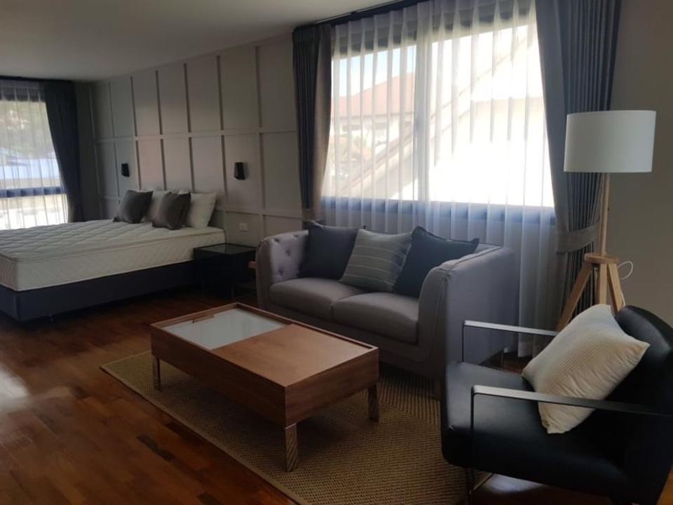Luxury New Homey Minimalist Pool Villa 4 Bedrooms only 10 minutes to the town