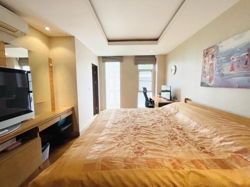 Spacious Balcony 2 Bedrooms condo with mountains and city view and swimming pool view only 5 minutes walking to Night Bazaar City Centre