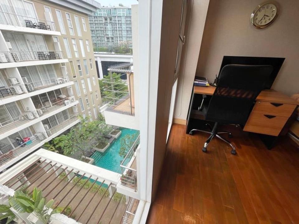 Spacious Balcony 2 Bedrooms condo with mountains and city view and swimming pool view only 5 minutes walking to Night Bazaar City Centre