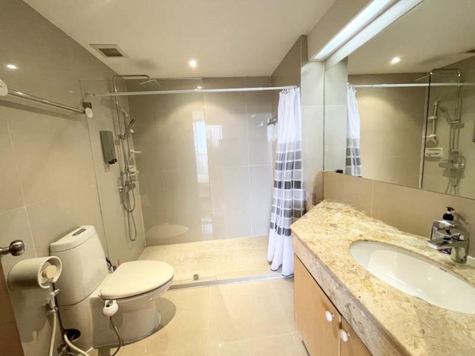 Spacious Balcony 2 Bedrooms condo with mountains and city view and swimming pool view only 5 minutes walking to Night Bazaar City Centre