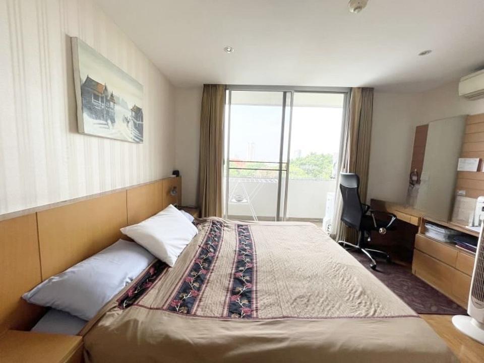 Spacious Balcony 2 Bedrooms condo with mountains and city view and swimming pool view only 5 minutes walking to Night Bazaar City Centre