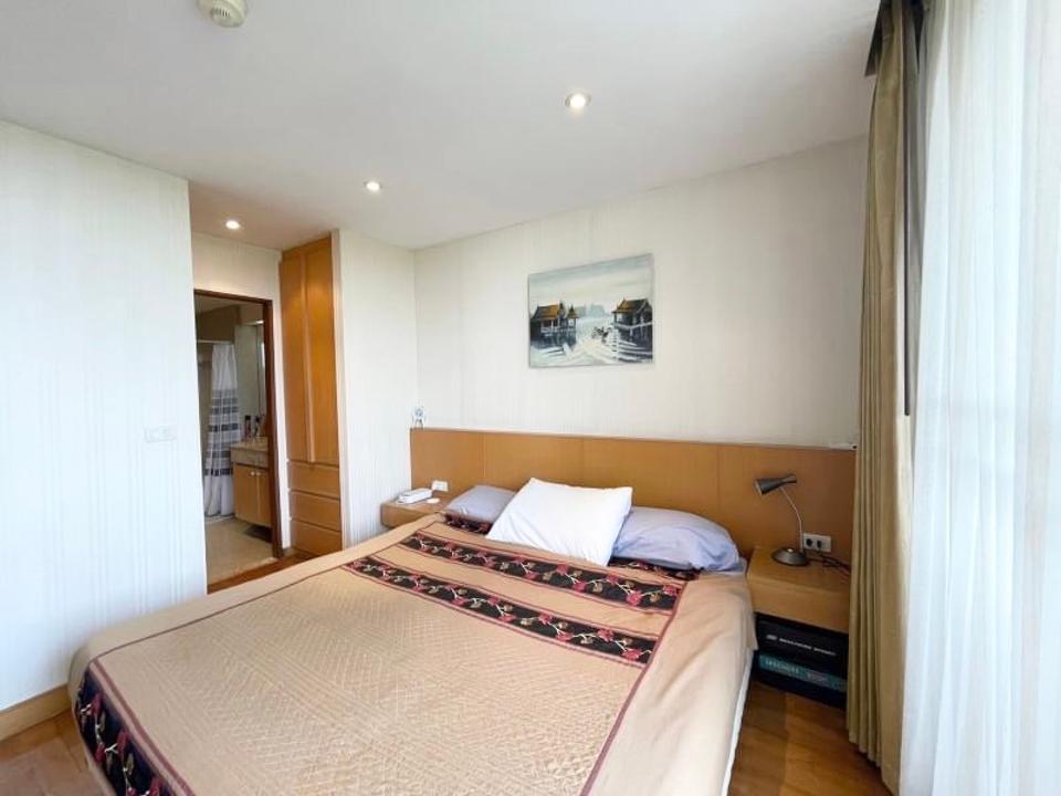 Spacious Balcony 2 Bedrooms condo with mountains and city view and swimming pool view only 5 minutes walking to Night Bazaar City Centre