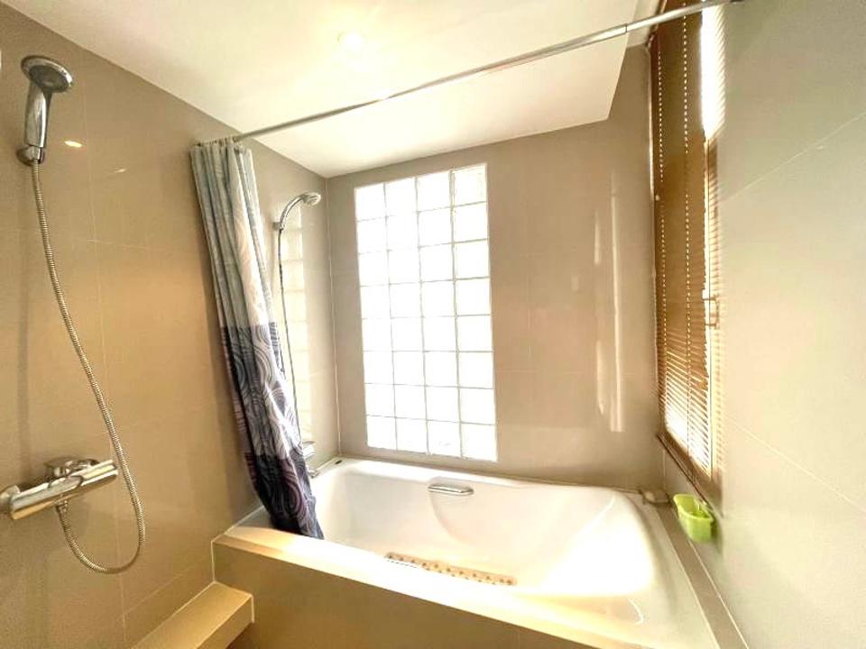 Spacious Balcony 2 Bedrooms condo with mountains and city view and swimming pool view only 5 minutes walking to Night Bazaar City Centre