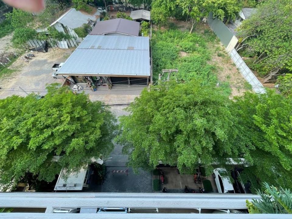 Spacious Balcony 2 Bedrooms condo with mountains and city view and swimming pool view only 5 minutes walking to Night Bazaar City Centre