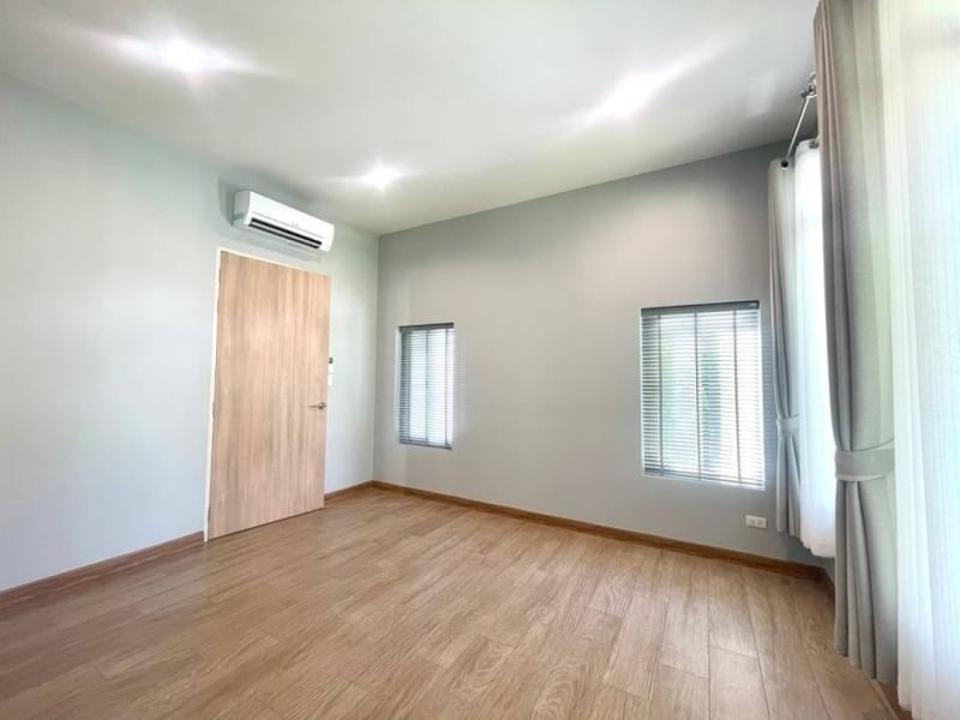 New built single storey Lake side house for sale with greenery view, located in community gate in Doi Saket area