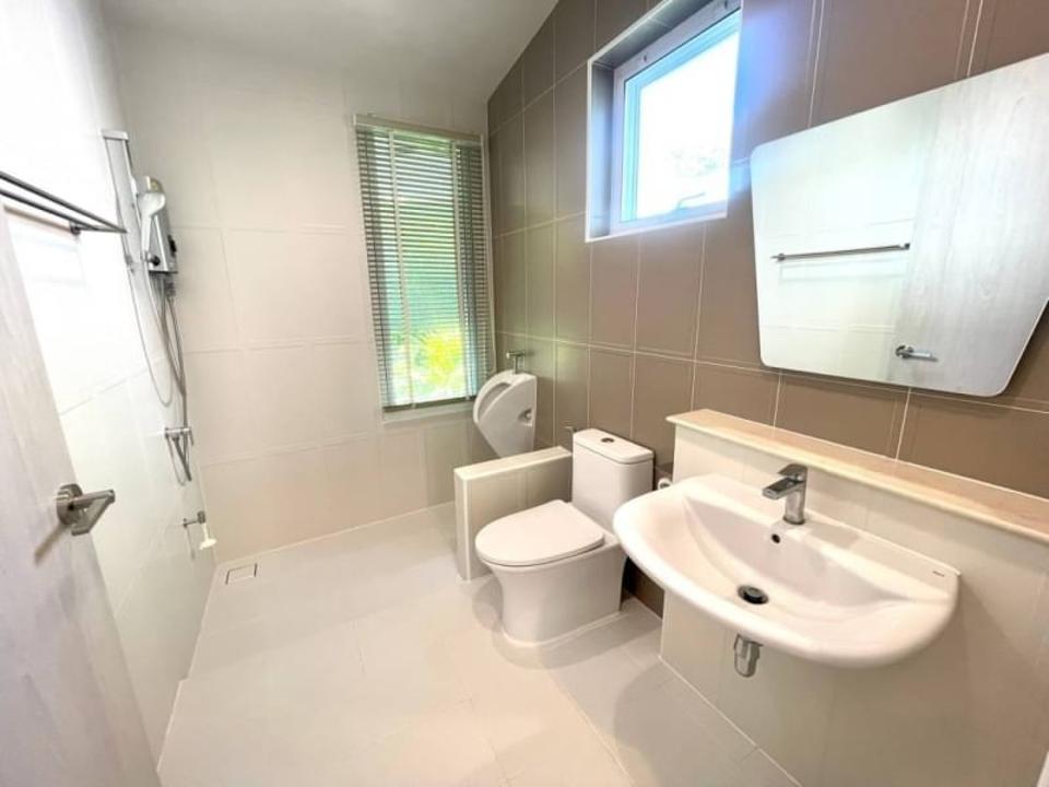 New built single storey Lake side house for sale with greenery view, located in community gate in Doi Saket area