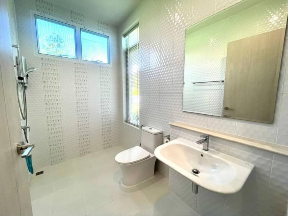 New built single storey Lake side house for sale with greenery view, located in community gate in Doi Saket area
