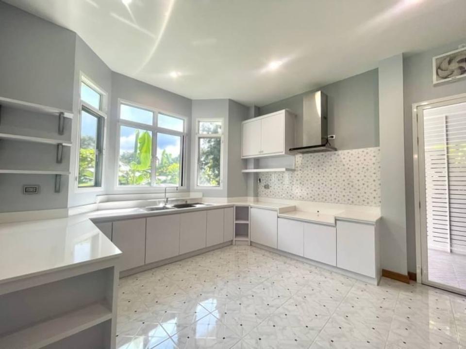 New built single storey Lake side house for sale with greenery view, located in community gate in Doi Saket area