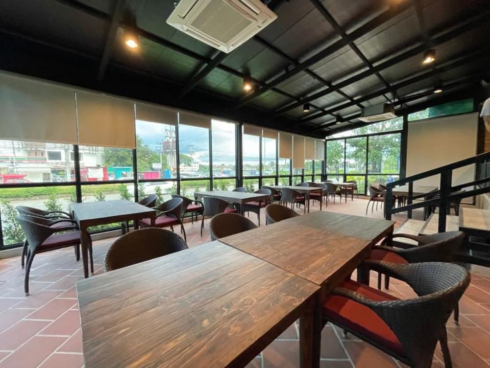 The Brand New Modern Loft Industrial Style Upscale and Humble Restaurant with some green outdoor landscaping Parking Ready for Business in San Phi Suea 15 minutes to City Center