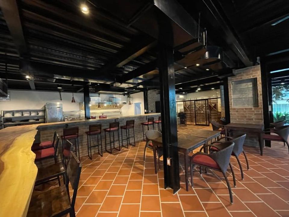 The Brand New Modern Loft Industrial Style Upscale and Humble Restaurant with some green outdoor landscaping Parking Ready for Business in San Phi Suea 15 minutes to City Center