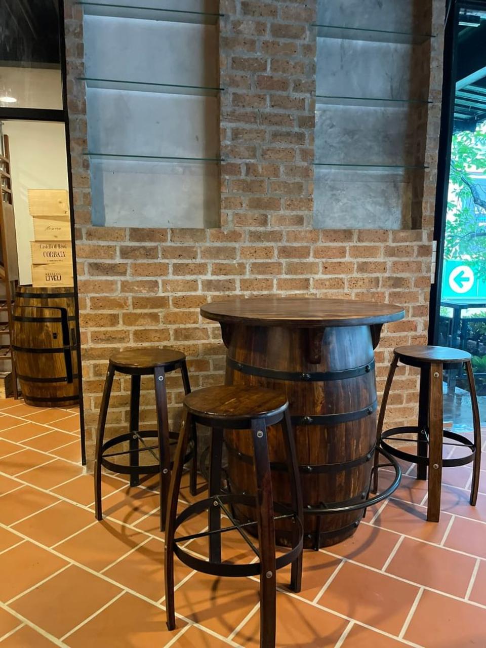 The Brand New Modern Loft Industrial Style Upscale and Humble Restaurant with some green outdoor landscaping Parking Ready for Business in San Phi Suea 15 minutes to City Center