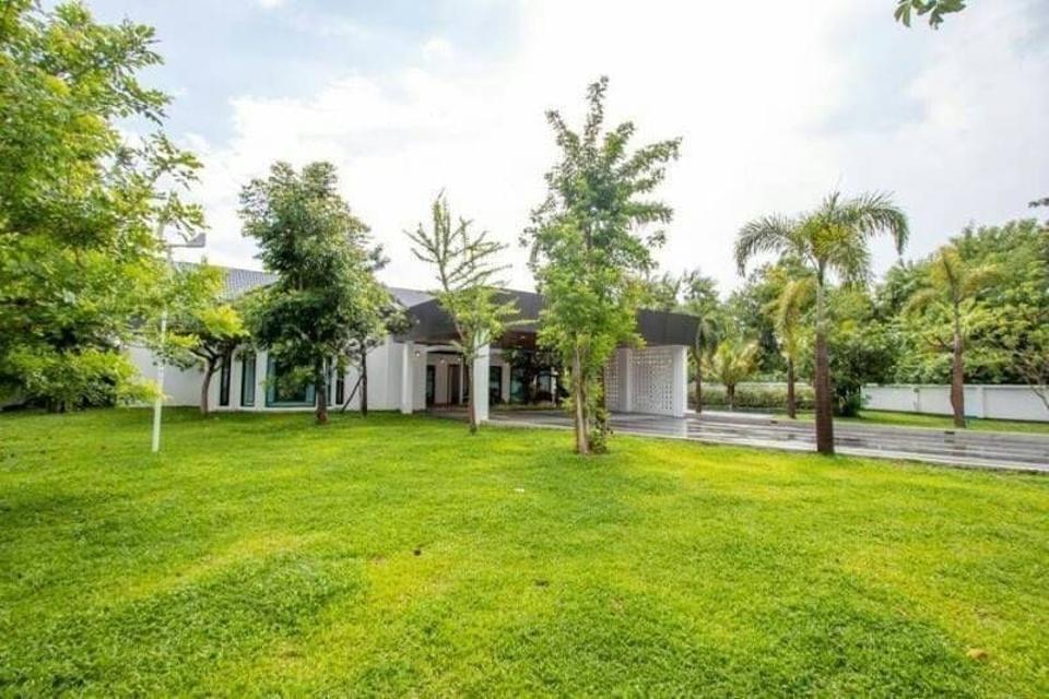 A Brand New 1-storey Spacious Pool Villa and Lawn for sale in Saraphi