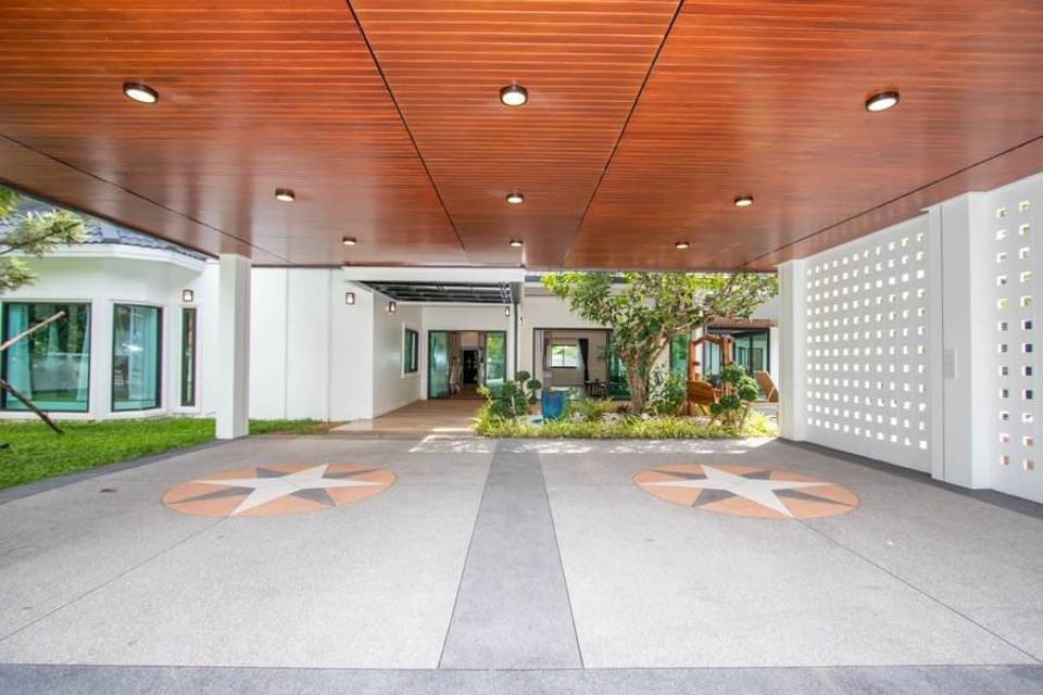 A Brand New 1-storey Spacious Pool Villa and Lawn for sale in Saraphi