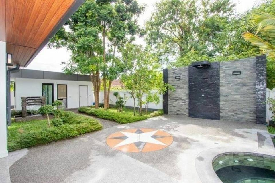A Brand New 1-storey Spacious Pool Villa and Lawn for sale in Saraphi