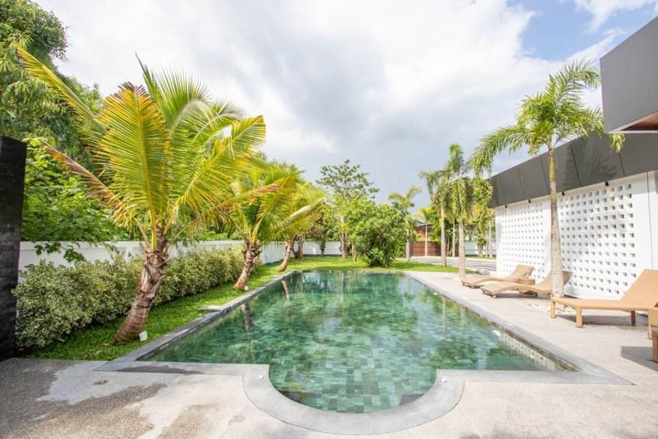 A Brand New 1-storey Spacious Pool Villa and Lawn for sale in Saraphi