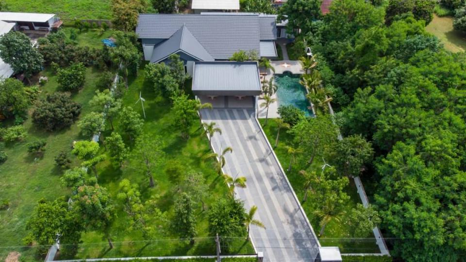 A Brand New 1-storey Spacious Pool Villa and Lawn for sale in Saraphi