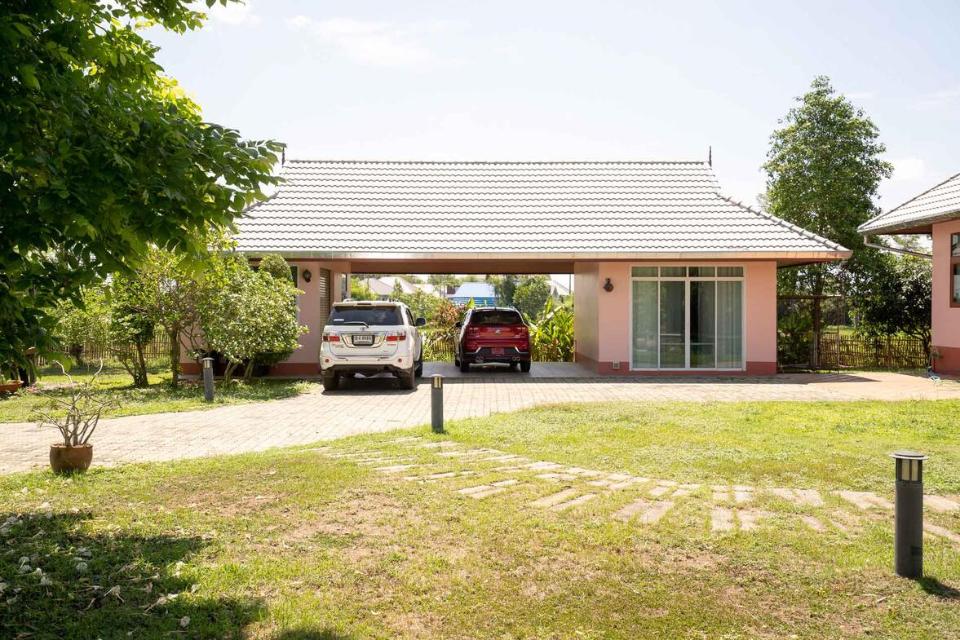 Sanpakwan 4 Bedroom Bungalow