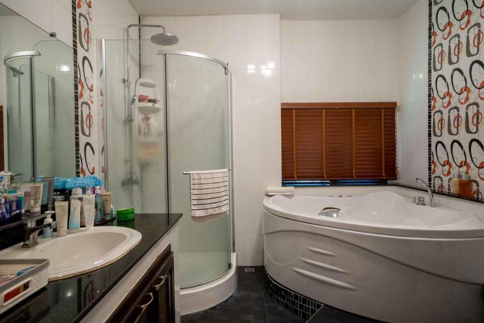 Sanpakwan 4 Bedroom Bungalow