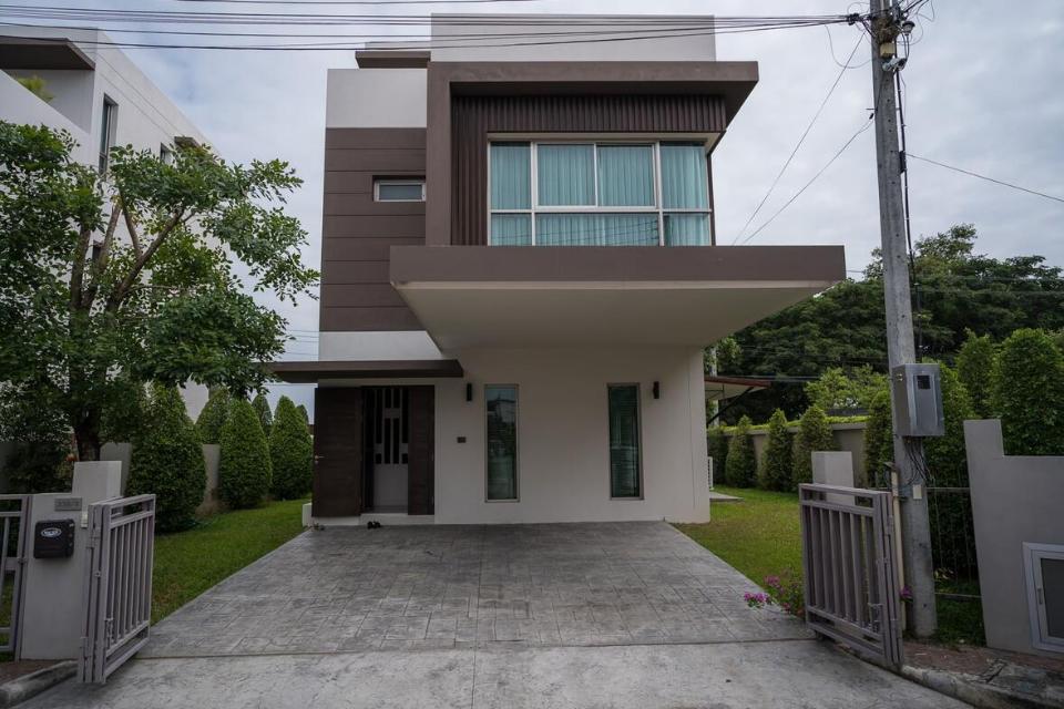 Modern, 3 Bedroom House - Exclusive Development