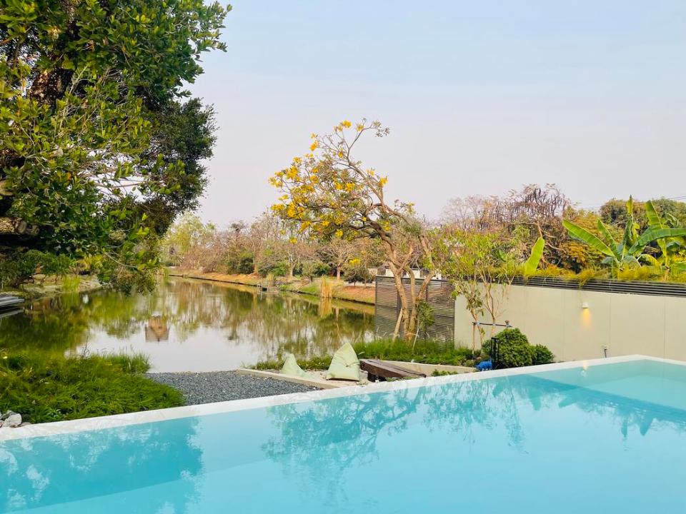 Brand New Beautiful Luxury Modern Lake Front Pool Villa in City 10 minutes to Nimman