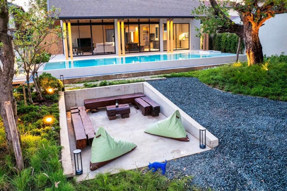 Brand New Beautiful Luxury Modern Lake Front Pool Villa in City 10 minutes to Nimman