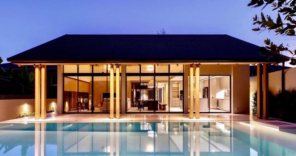 Brand New Beautiful Luxury Modern Lake Front Pool Villa in City 10 minutes to Nimman