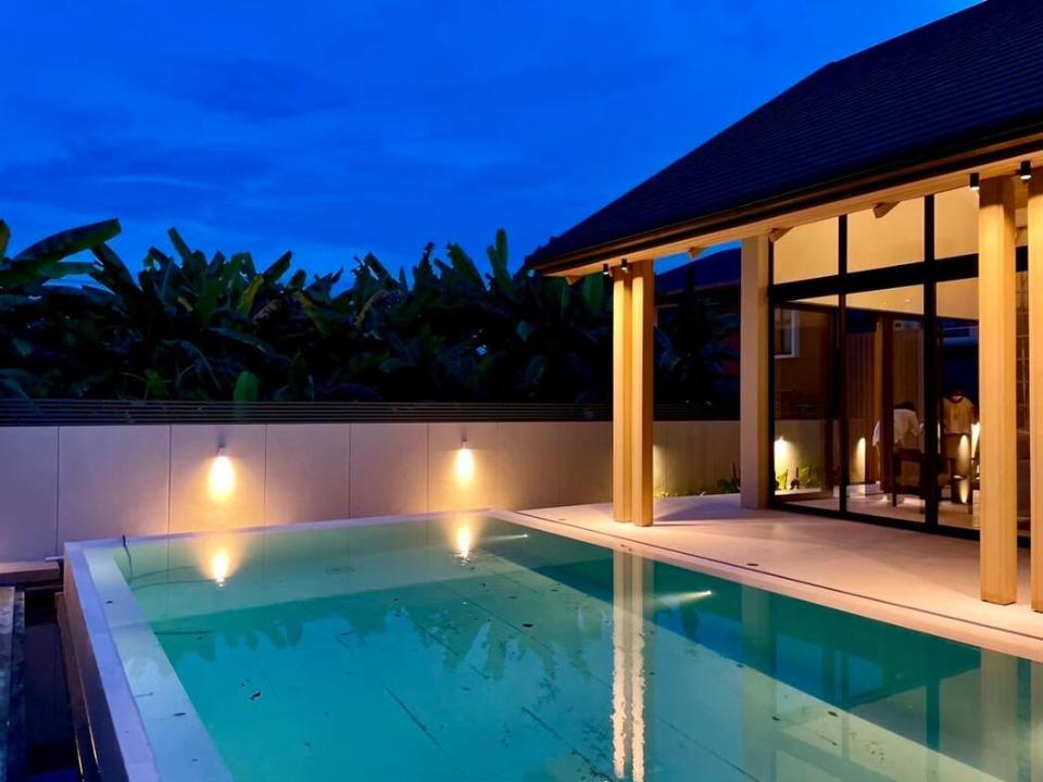 Brand New Beautiful Luxury Modern Lake Front Pool Villa in City 10 minutes to Nimman