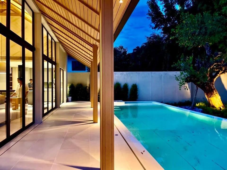 Brand New Beautiful Luxury Modern Lake Front Pool Villa in City 10 minutes to Nimman